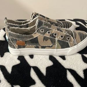 Women’s Blowfish camouflage sneakers